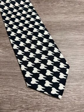 NWT Wild Ties Black and White Dental Tooth Patterned Men's Tie